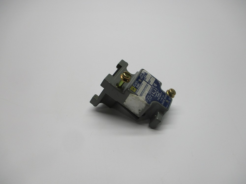 SQUARE D 9007-C052 SER.A LIMIT SWITCH COVER ONLY NSNP