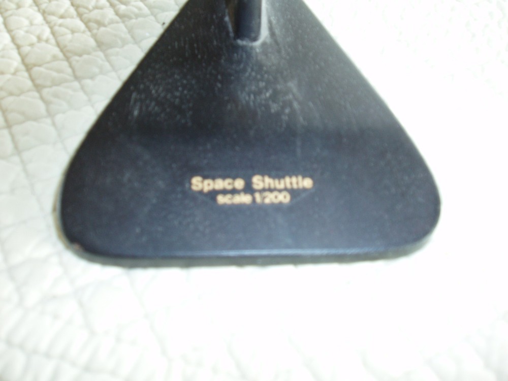 Space Shuttle Desk Model Discovery 1/200 with stand