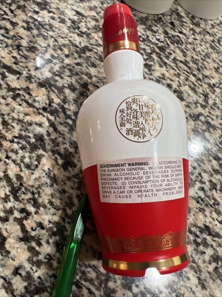 五粮液酒瓶。Empty wine bottles