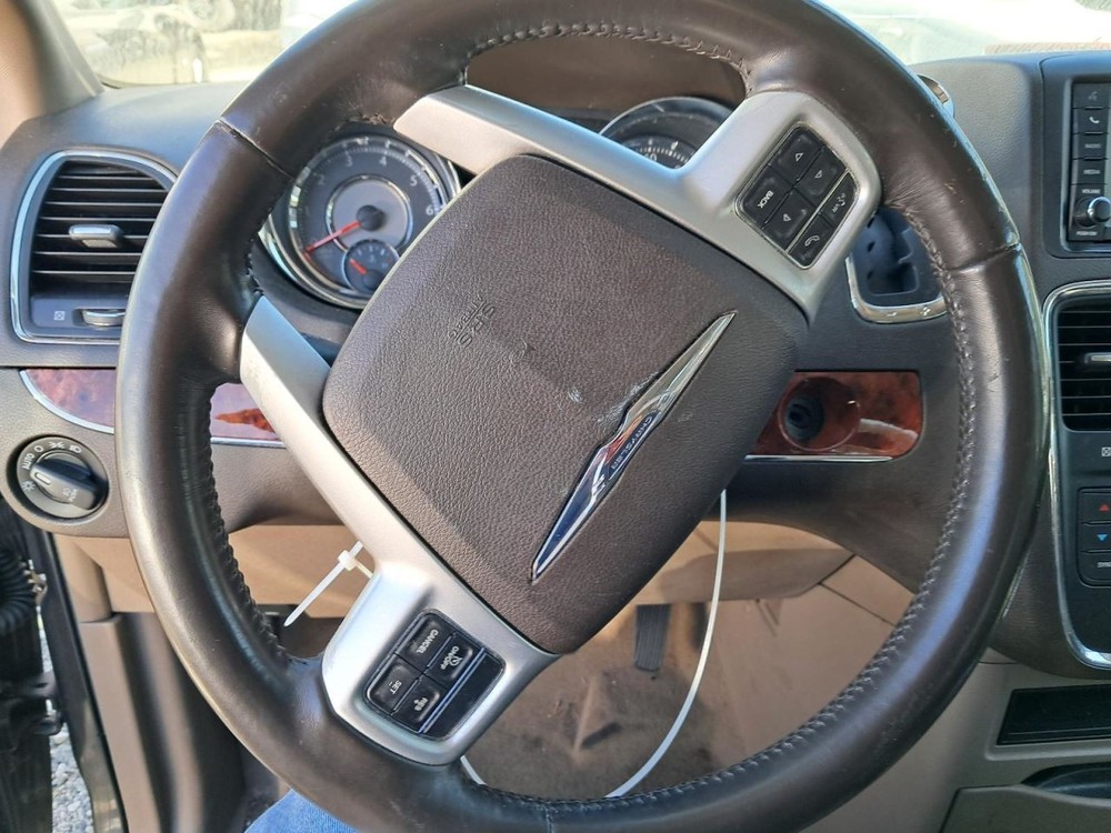 TOWN COUN 2015 Glove Box 4843836