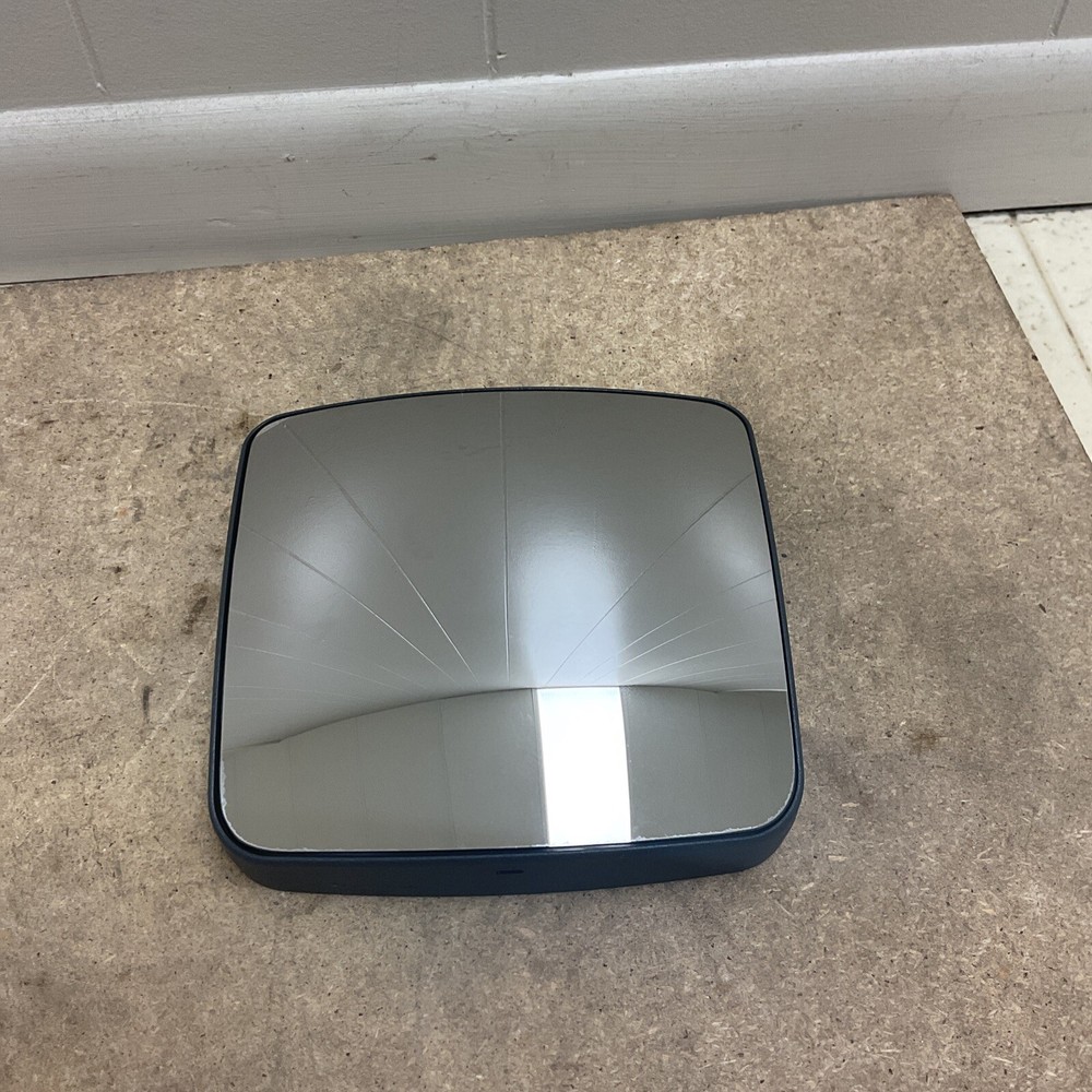 A183907000 Freightliner Mirror Plate