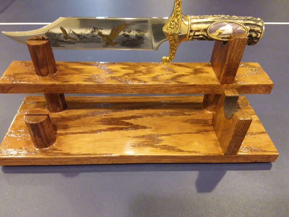 BOWIE-SMALL SWORD KNIFE DISPLAY STAND (DARK WALNUT)
