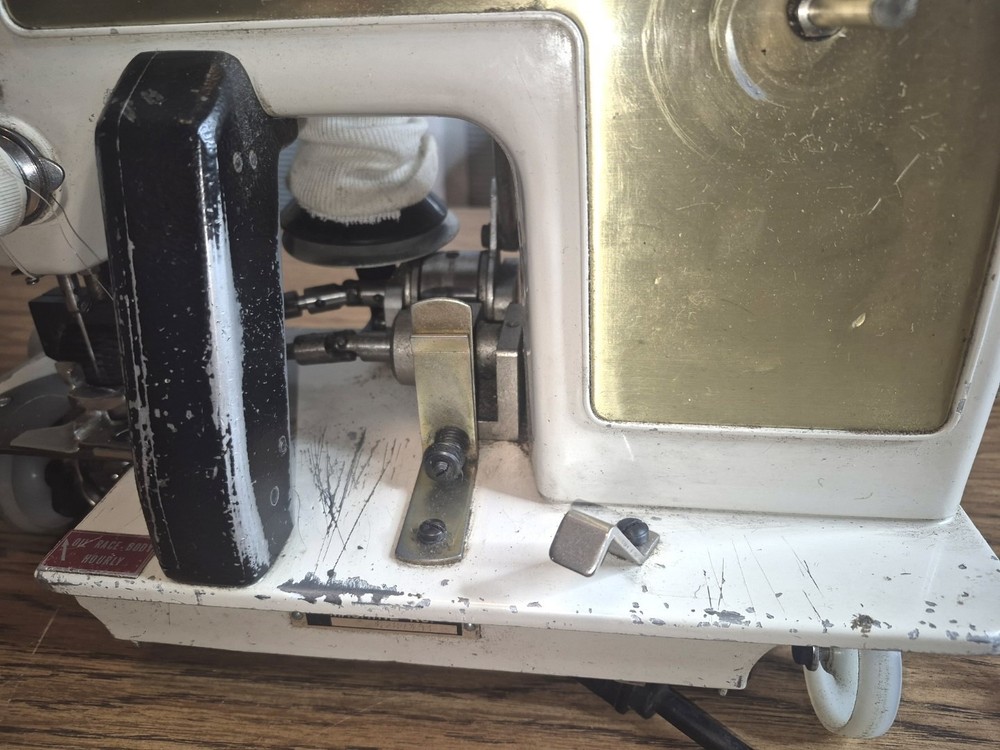 NC N-C CARPET BINDER SEWING MACHINE - MODEL PBT-A - WORKING