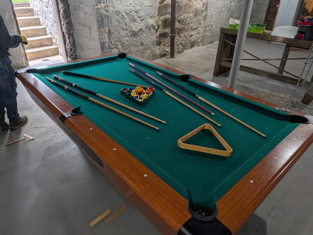 Chicagoan Pool Table 52inch width & 102 Lengh & Pool Stick With 8 Balls
