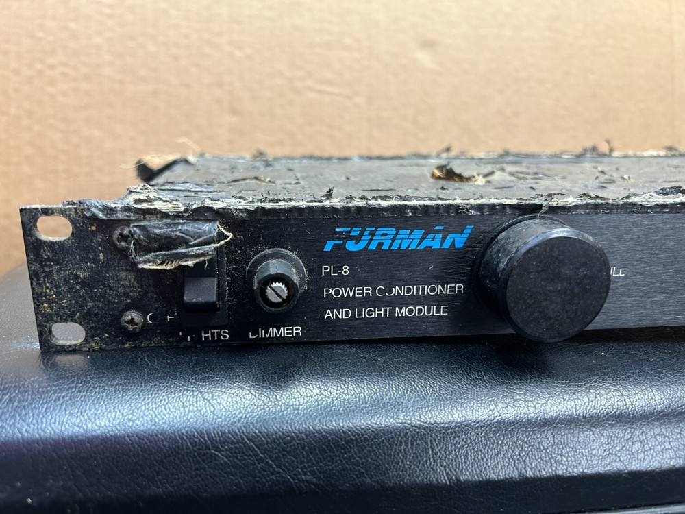 Furman PL-8 Power Conditioner & Light Module