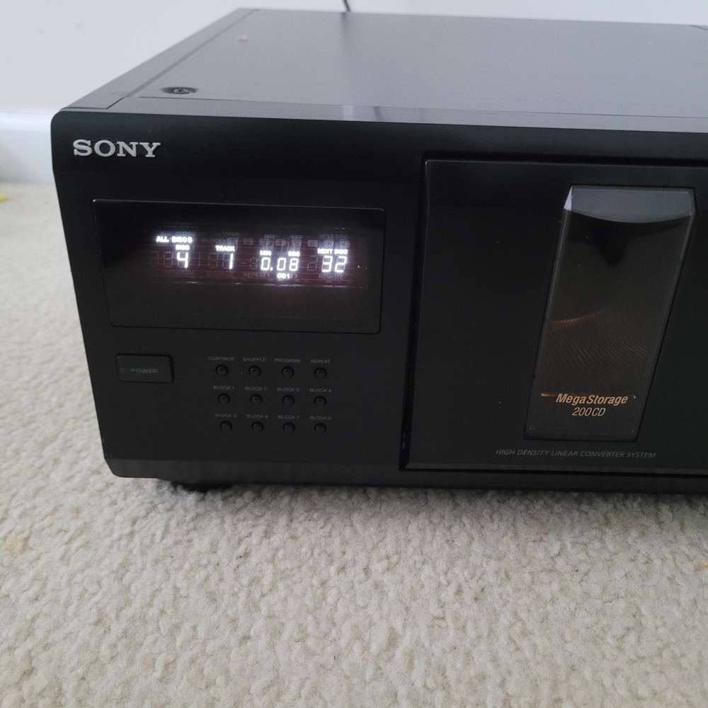 Sony CDP-CX225, 200-CD changer Mega storage Carousel, without Remote, Tested.
