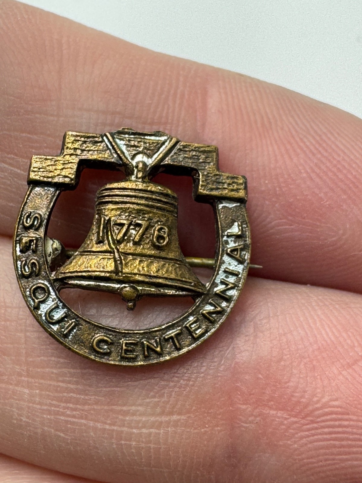 1926 Sesquicentennial Liberty Bell Lapel Pin Bronze Patriotic 1776 US Souveni