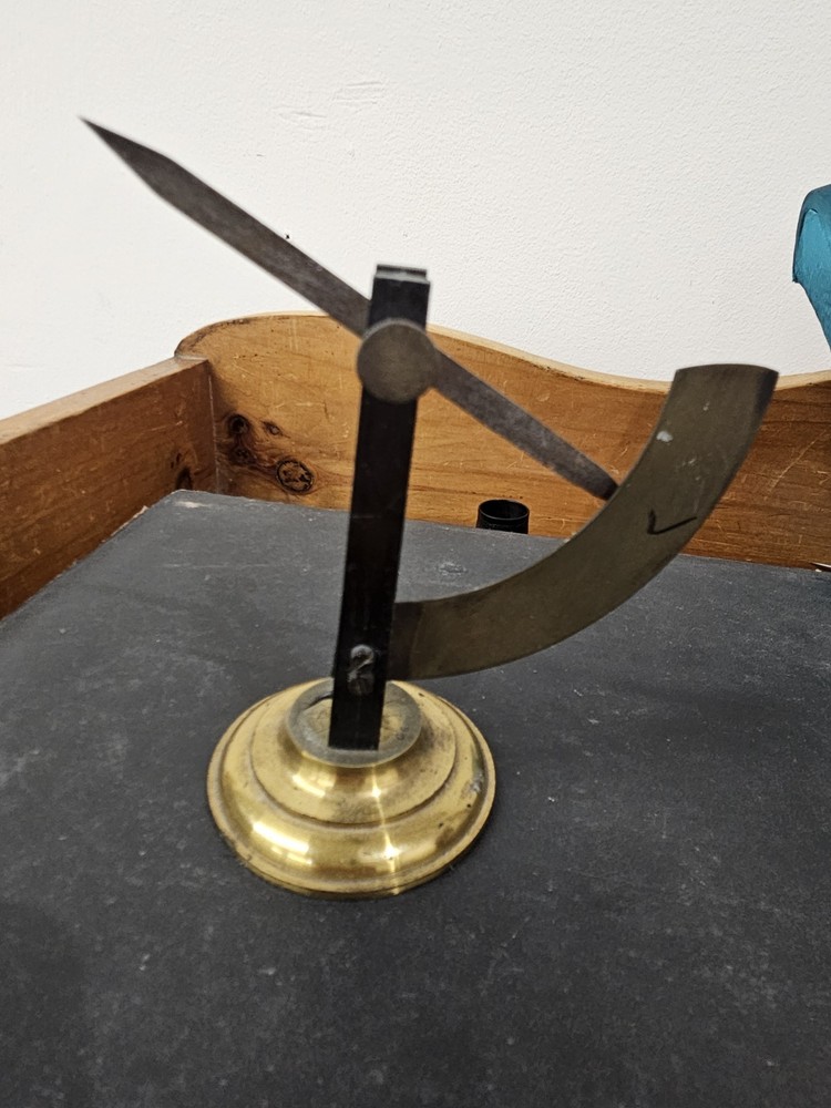antique Measureing Insrument