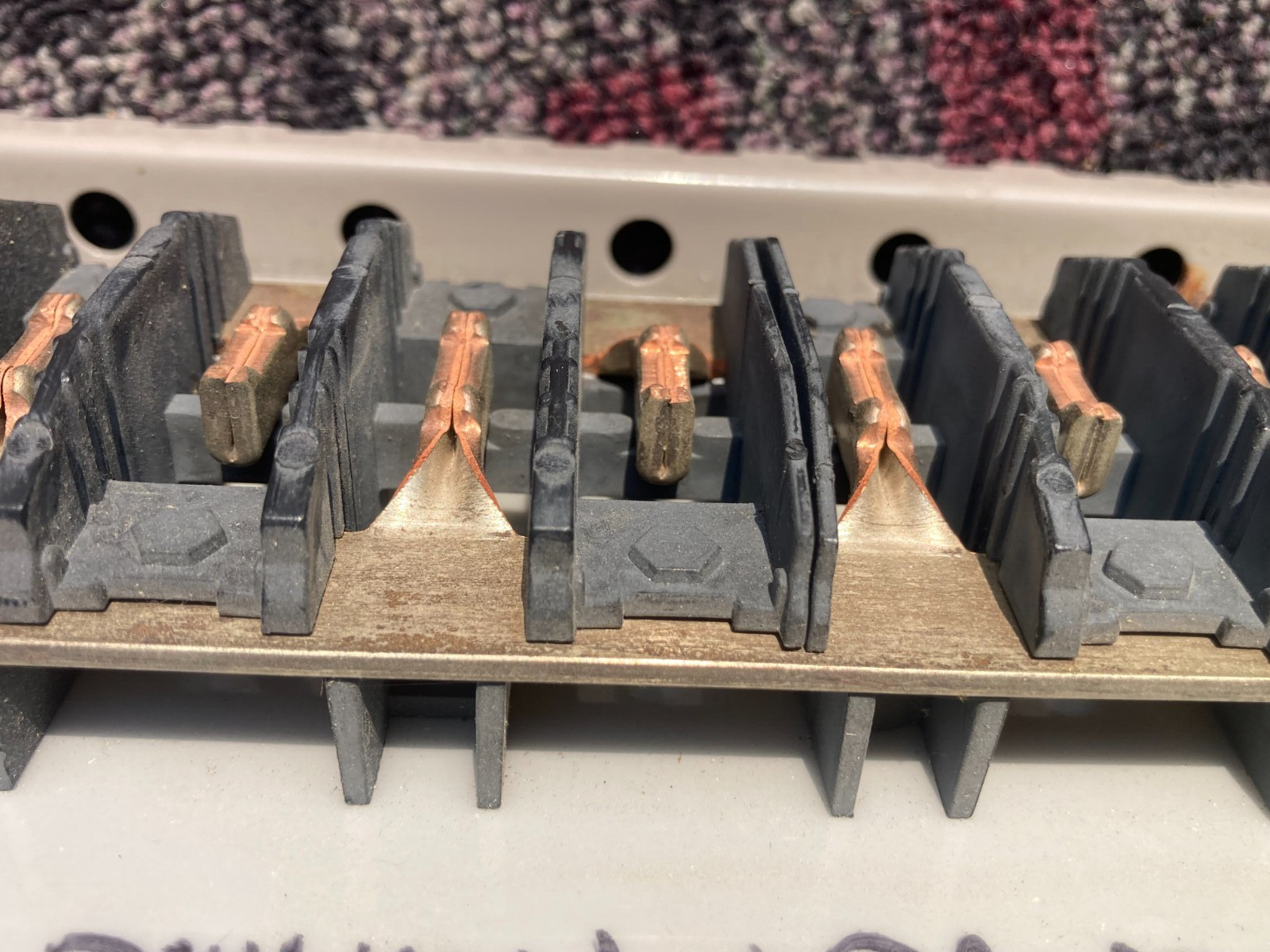 EATON CUTLER HAMMER AC-7435 24 CIRCUIT PANEL BUS GUTS CTL PANELBOARD C-2738