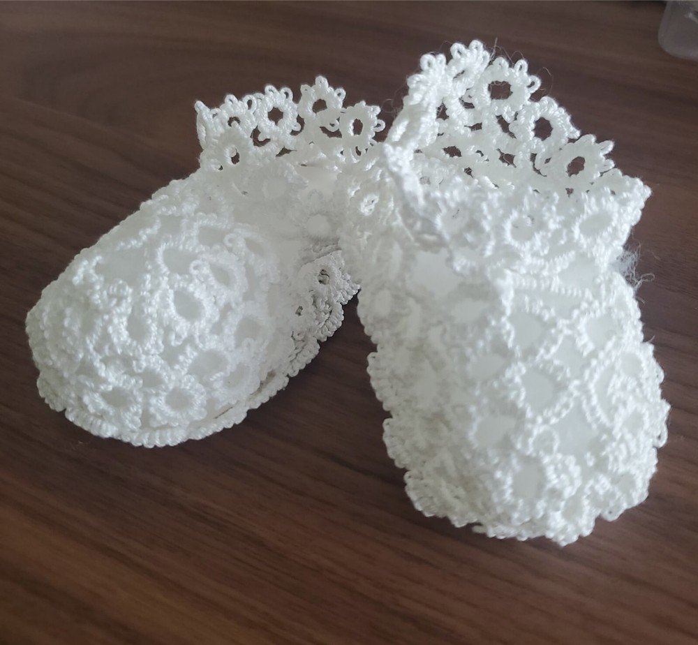 Frivolite booties
