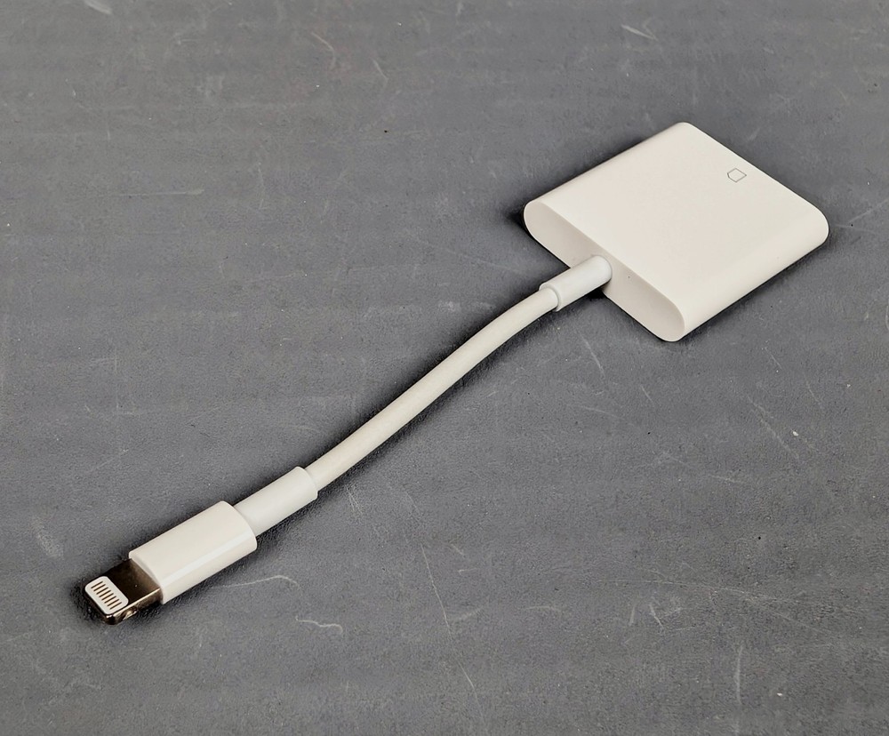 AUTHENTIC Apple Lightning to SD Card Camera Reader A1441