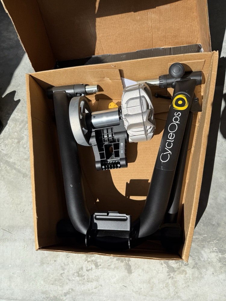 CycleOps Fluid 2 Indoor Bike Trainer with Riser