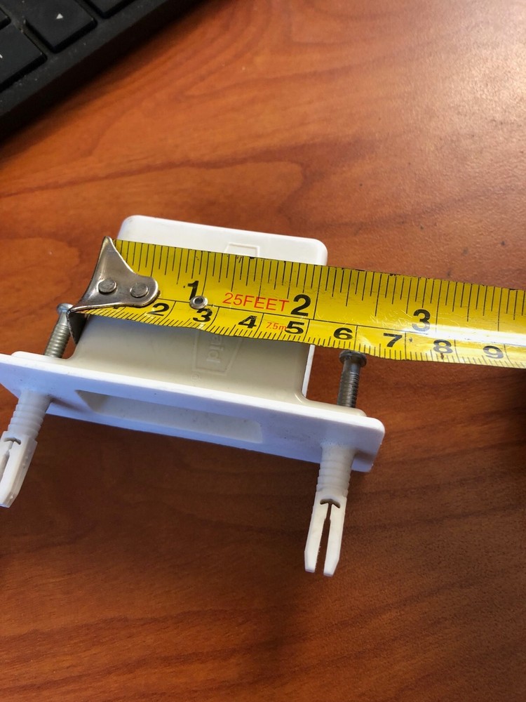 Four (4) NEW Rubbermaid Fixed Mount Wall End Bracket ‎FG3D32LWWHT 3D32 Support