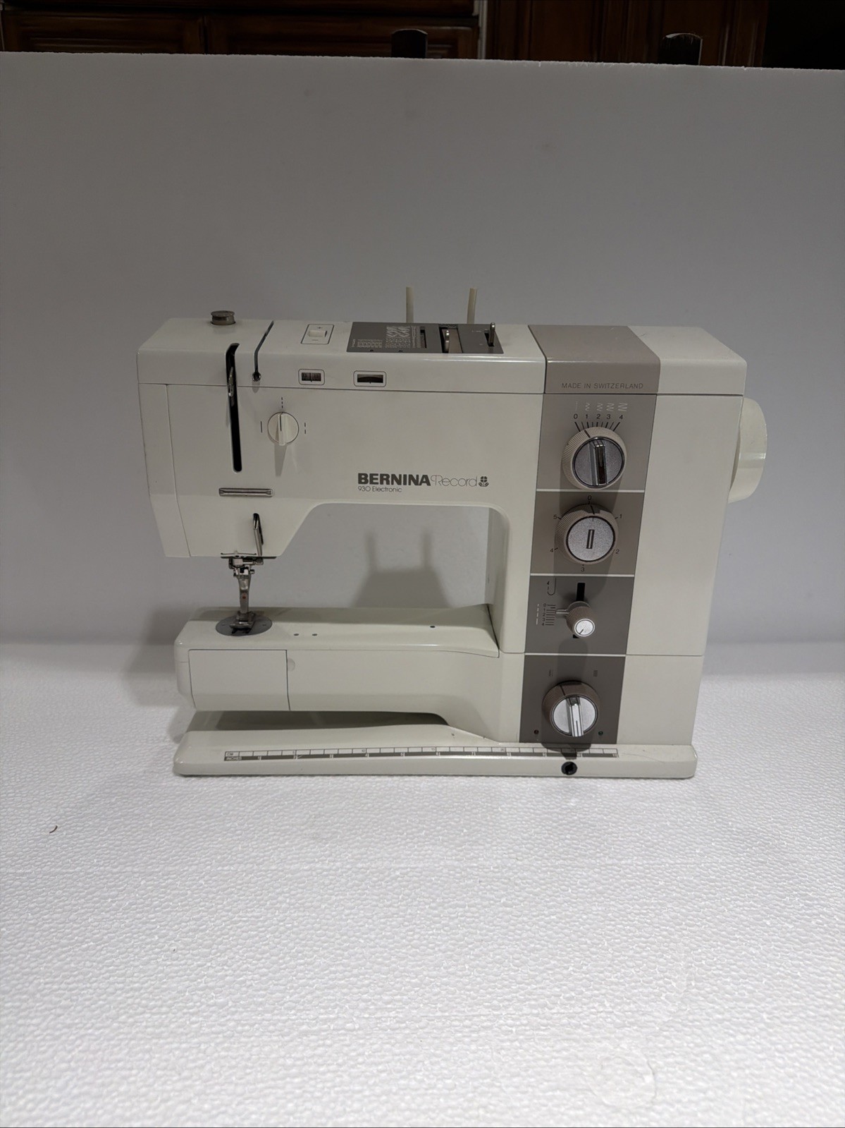 BERNINA Record 930 Electronic Sewing Machine UNTESTED No Power Cord No Pedal