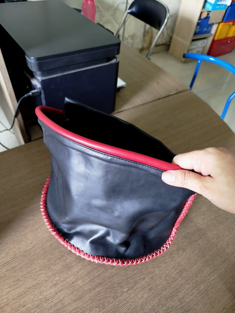 Busker Pouch