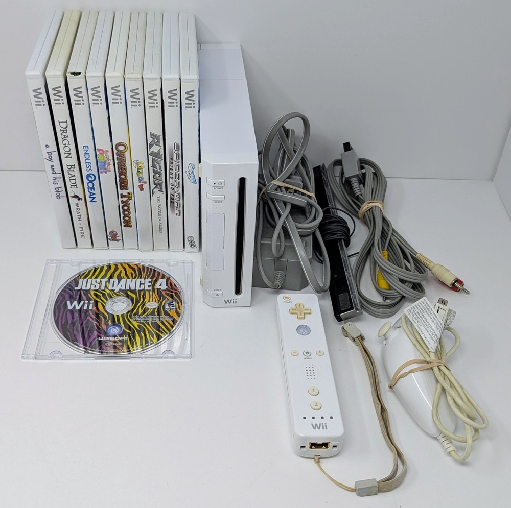 Nintendo Wii White Console GameCube Compatible Bundle w/ 10 Games - Tested!