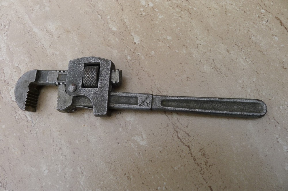 VTG 8" TRYON PIPE WRENCH