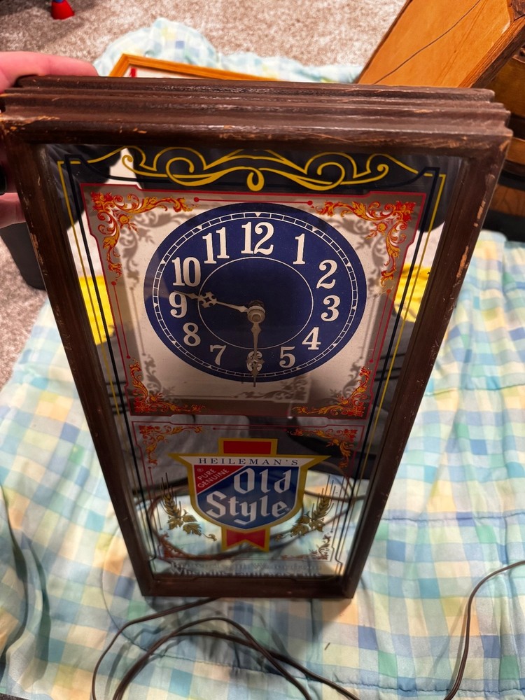 Vintage Heileman’s Old Style Beer Lighted Clock Mirror.