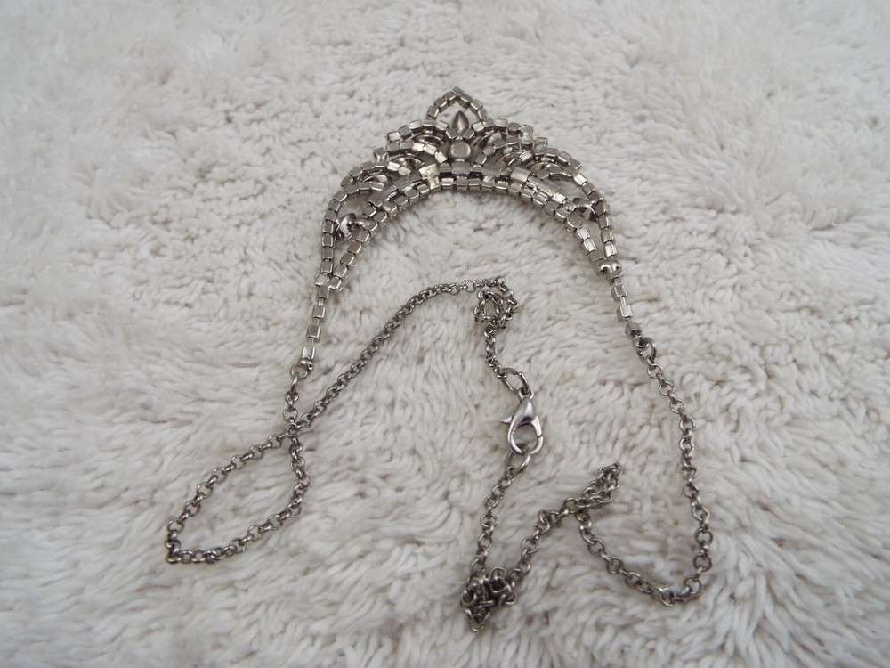 Silvertone Rhinestone Scoop Bib Necklace (B24)