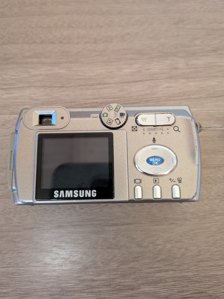 Samsung Digimax 401 Digital Camera 4.0MP, Silver