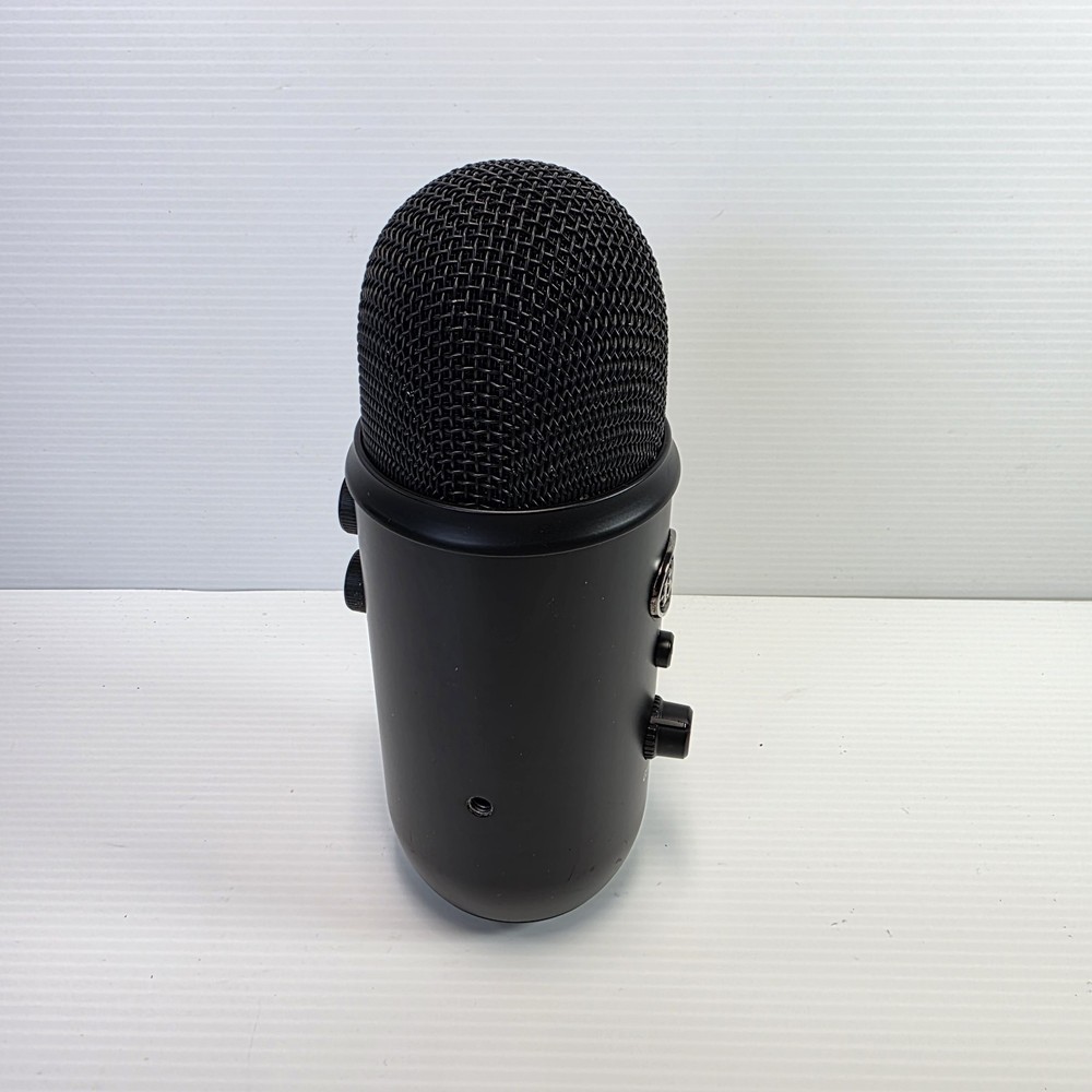 Blue Yeti Professional Multi-Pattern Black USB Condenser Microphone 888-000322
