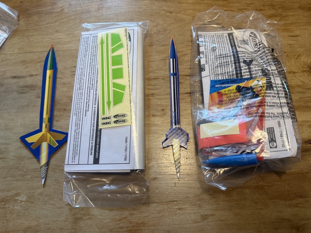 2X ESTES Flying Model Rocket Kits Viking & Gnome