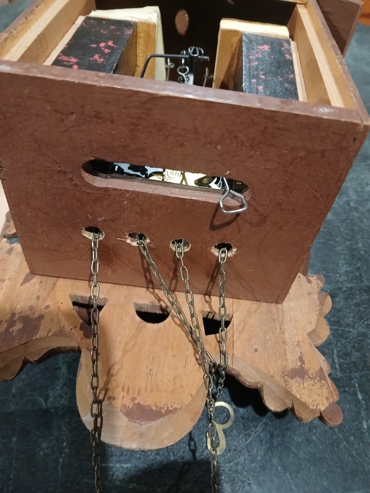 HUNTERS STYLE BLACK FOREST CUCKOO CLOCK WORKING