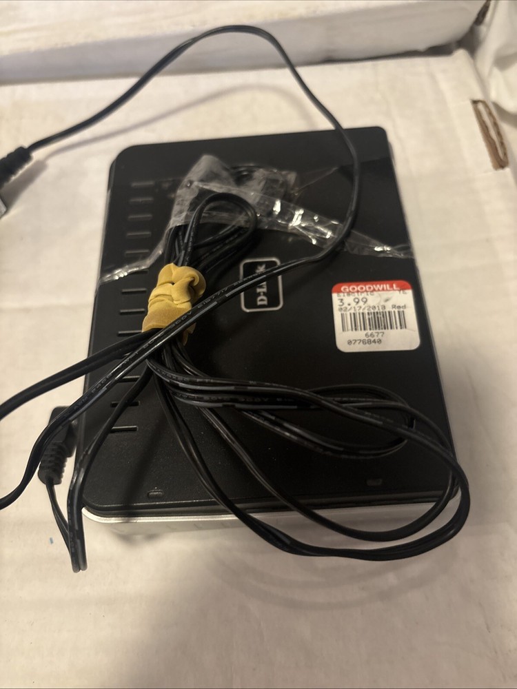 D-Link DES-1105 5-Port 10/100 Network Switch