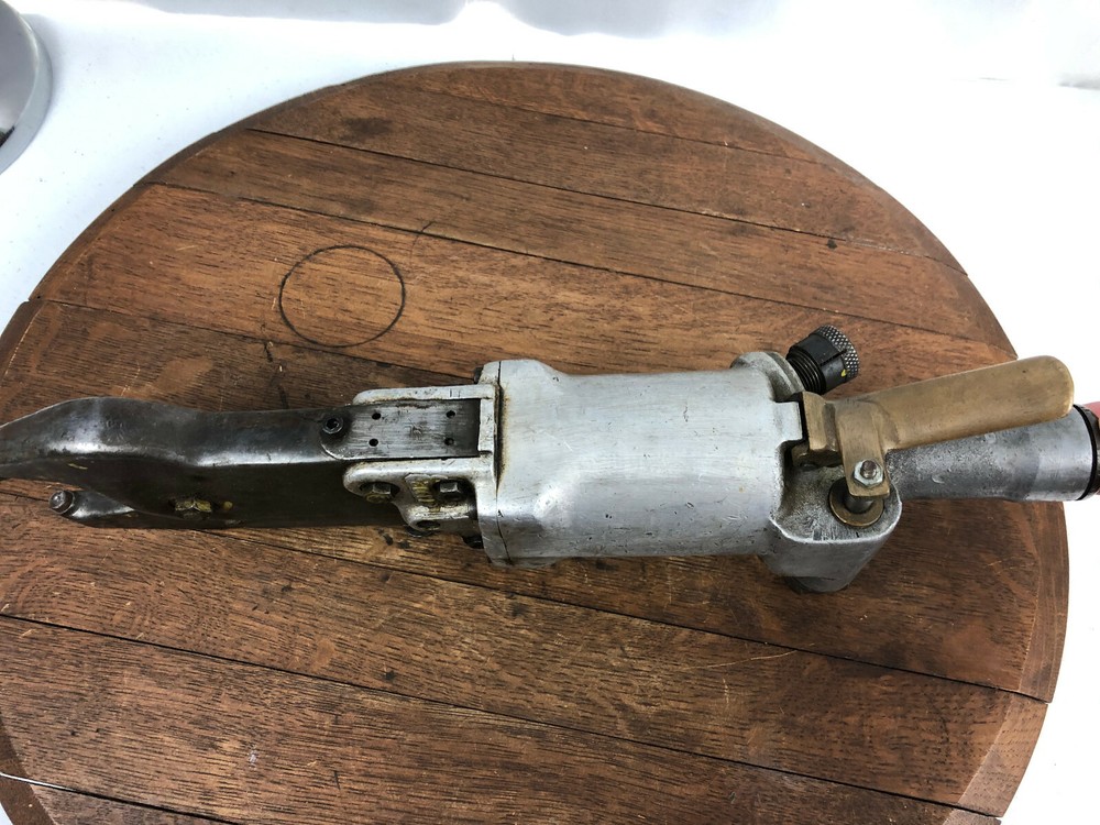 CHICAGO PNEUMATIC MODEL CP 251 PNEUMATIC COMPRESSION RIVETER RIVET SQUEEZER