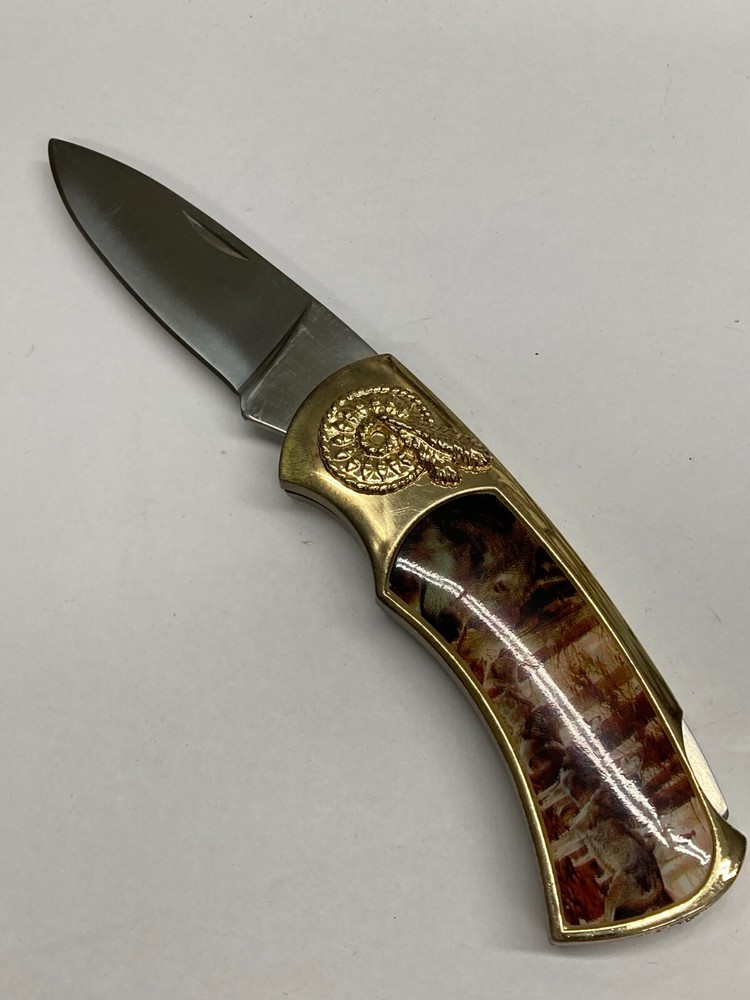 Wolf Pack Commemorative Knife in Presentation Box WPCKT