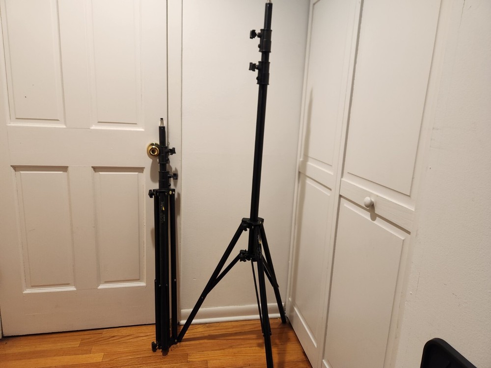 Impact Octacool-9 Professional Photography Lighting Kit W/Stands & Rolling Case