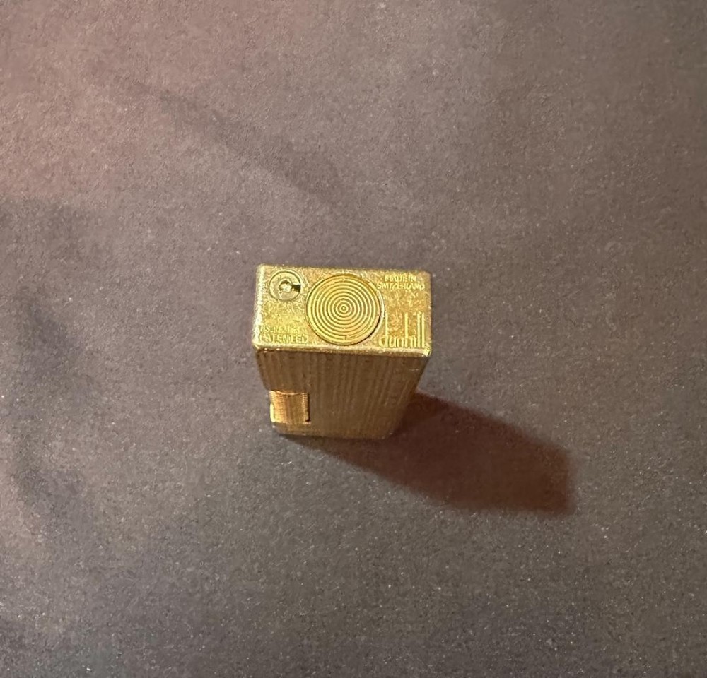 AUTHENTIC Dunhill Gold Gas Lighter Roller Type Engraved Pattern Working Japan