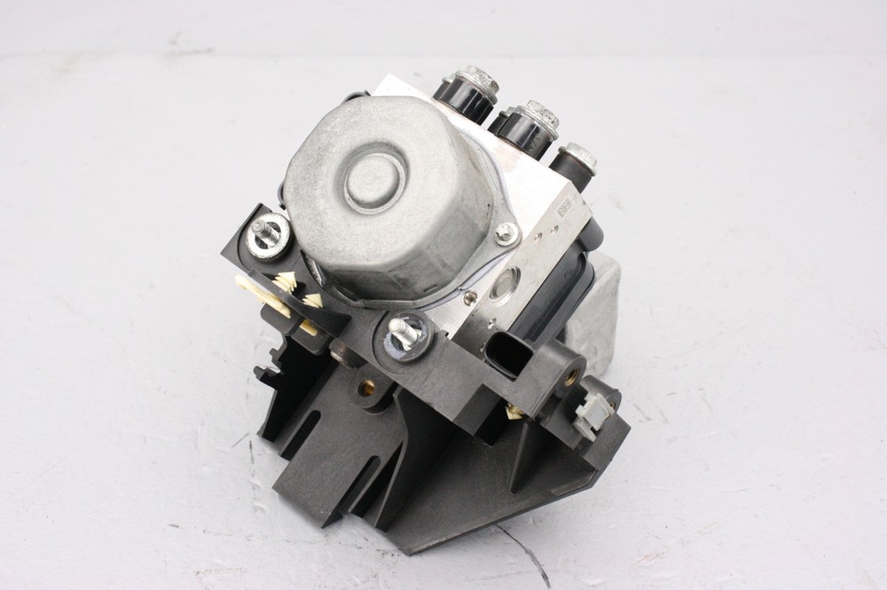 2017 Harley Road King ABS Pump Controller Module Unit 41100061B