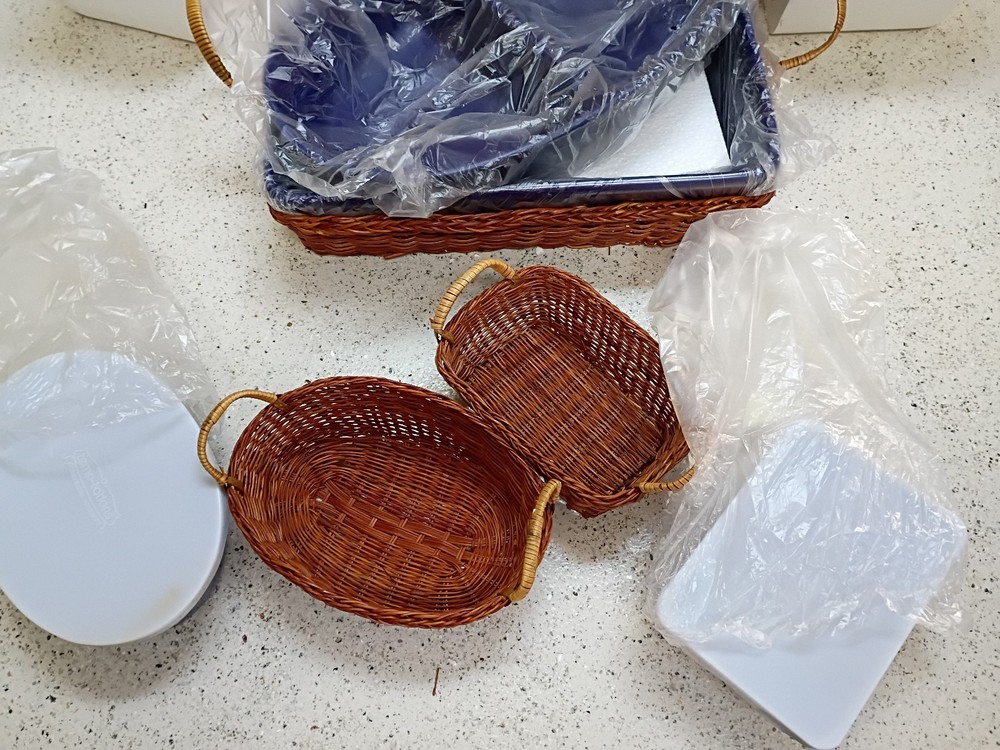 temp-tations 8 Piece Combo, Ceramic & Basket Nesting Bakeware Set, lids (new)