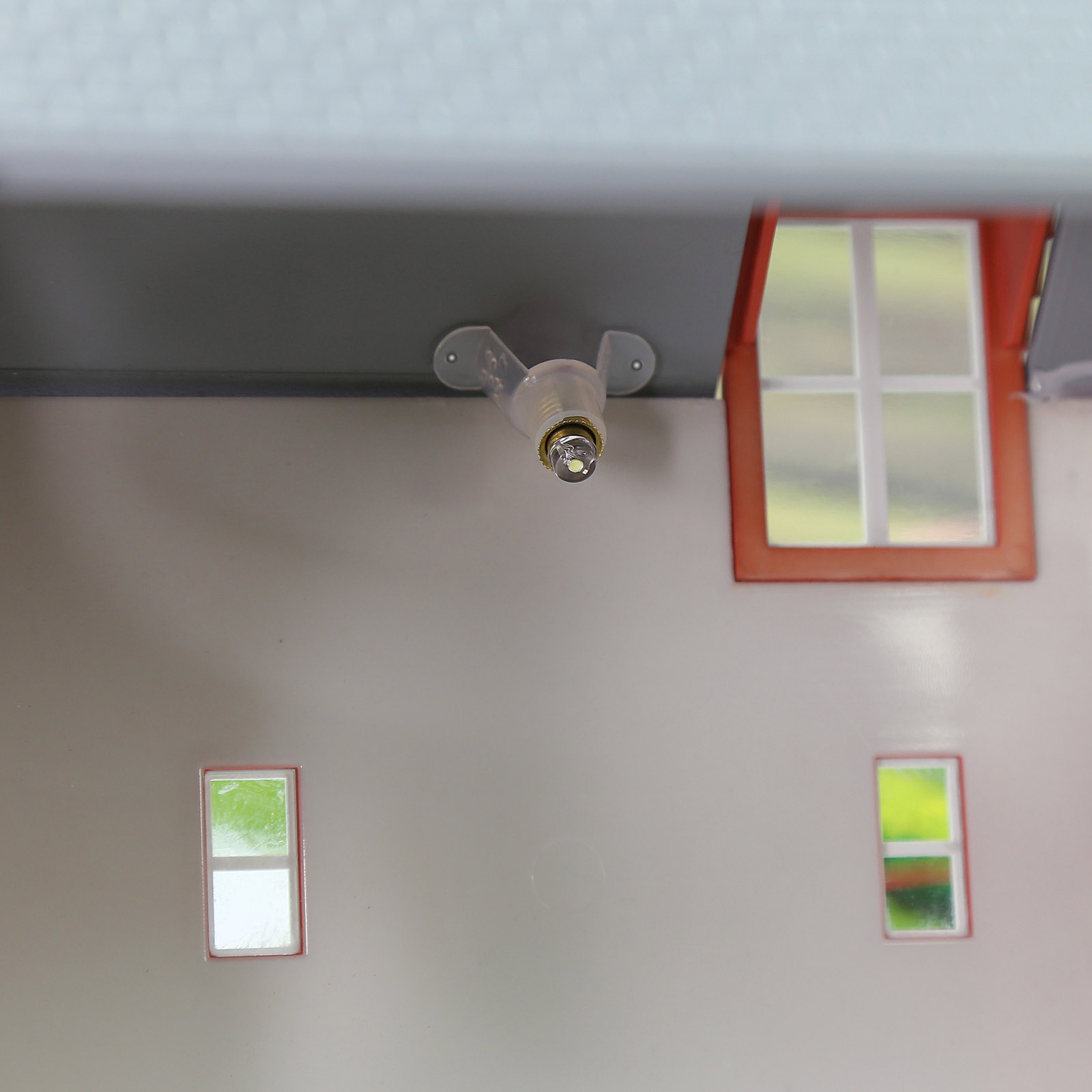 10 Units Bright White LED Screw E5 E5.5 12V Bulbs with Stand holder HO N Scale