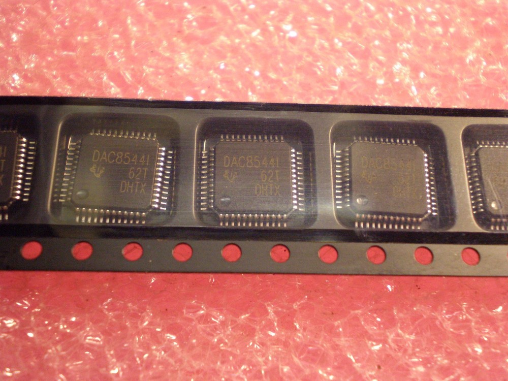 Texas Instruments DAC8544IPFB NOS Digital to Analog Converter