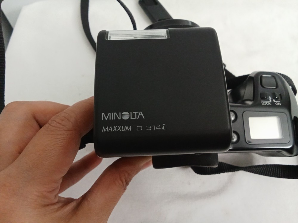 Minolta Maxxum 3000i 35mm Camera With Flash Untested