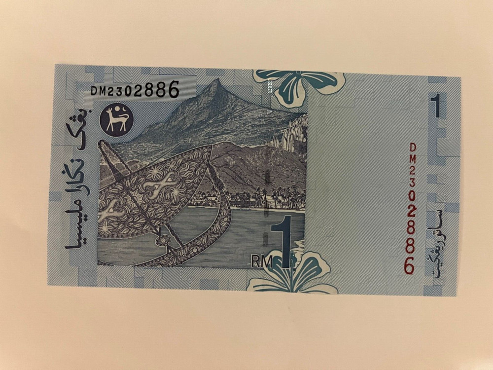 2000 Malaysia 1 RINGGIT #P39 Millennium UNC LAKE MOUNTAIN NOTE
