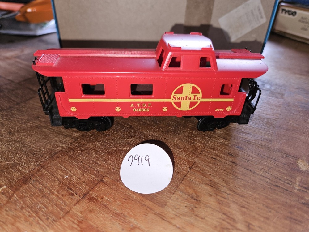 ATSF 920645 RED CABOOSE, EXCELLENT CONDITION