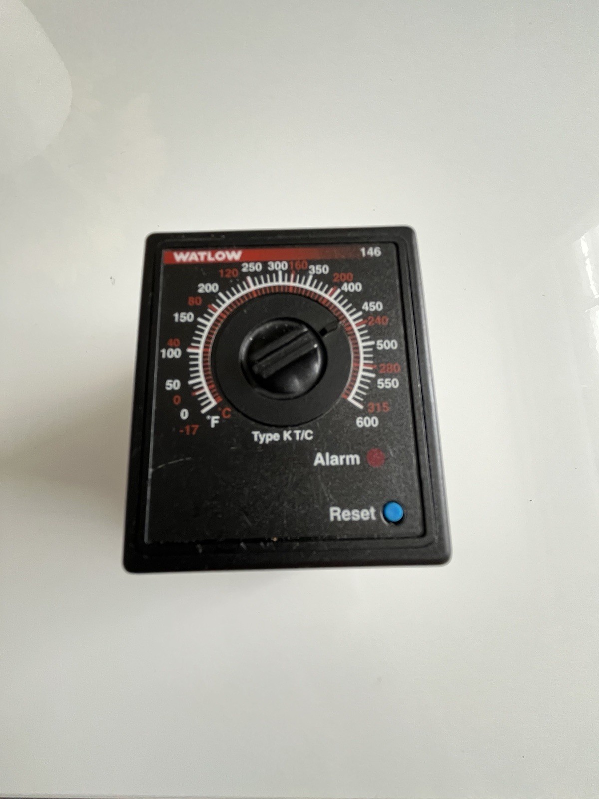 Watlow 146E-1628-1000 Temperature Controller Type K Thermocouple 0-600°F 120VAC