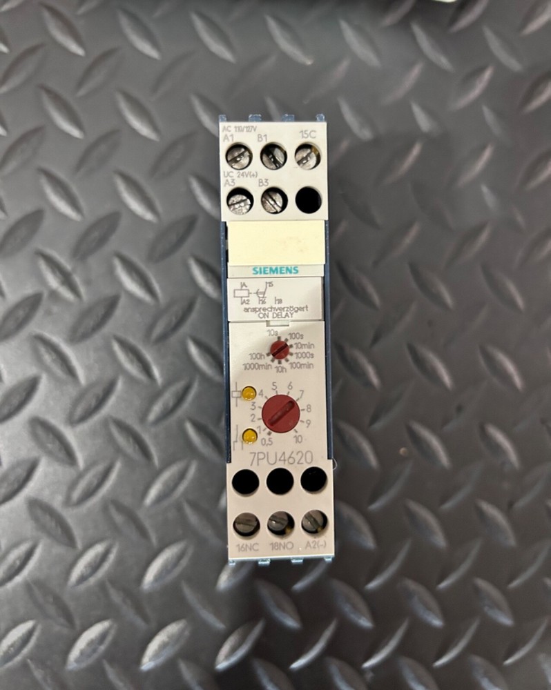 Siemens 7PU4620-2AJ20 Time Delay Relay