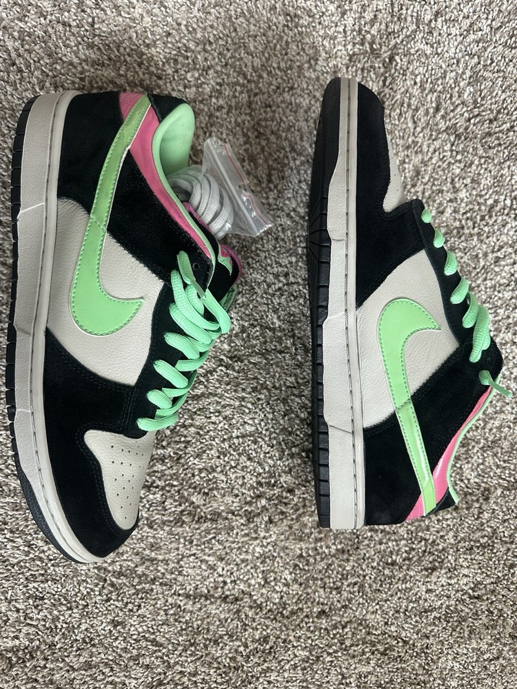 Nike SB Dunk Low Poison