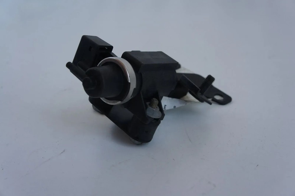 Genuine BMW E87 E46 E90 E91 E92 E93 E39 E60 Pressure Converter 11747796634