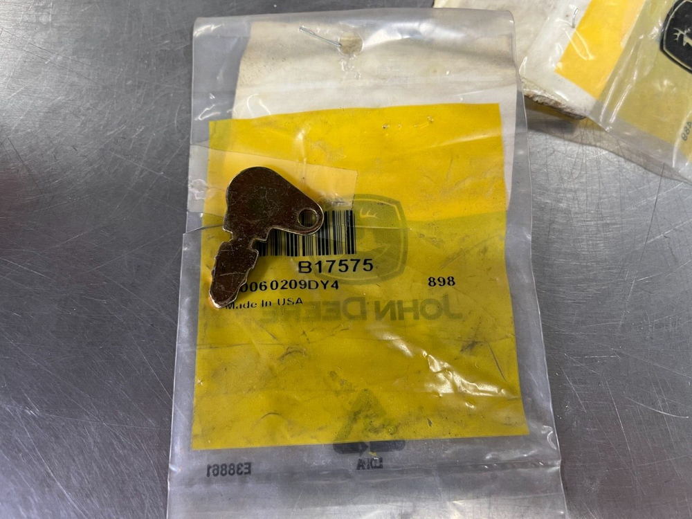 OEM John Deere B17575 Key