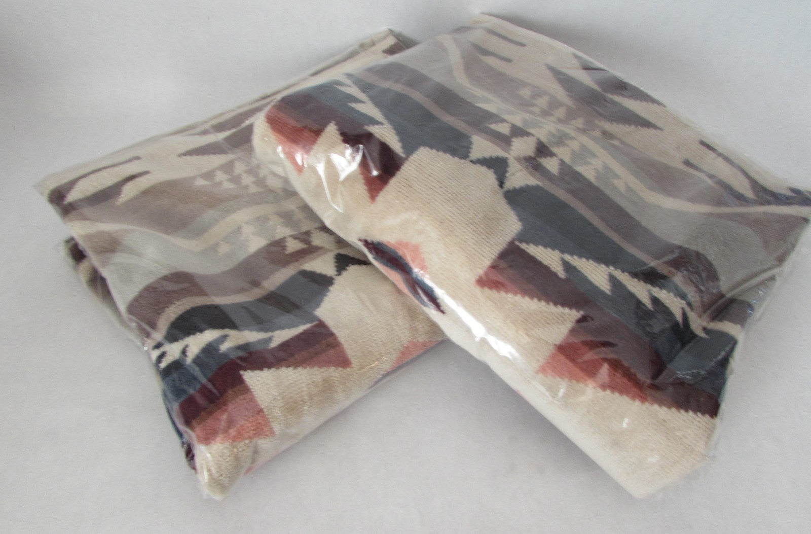 Pendleton Jacquard 2 Hand Towel Set White Sands Collection Tan 18" x 30" Towels