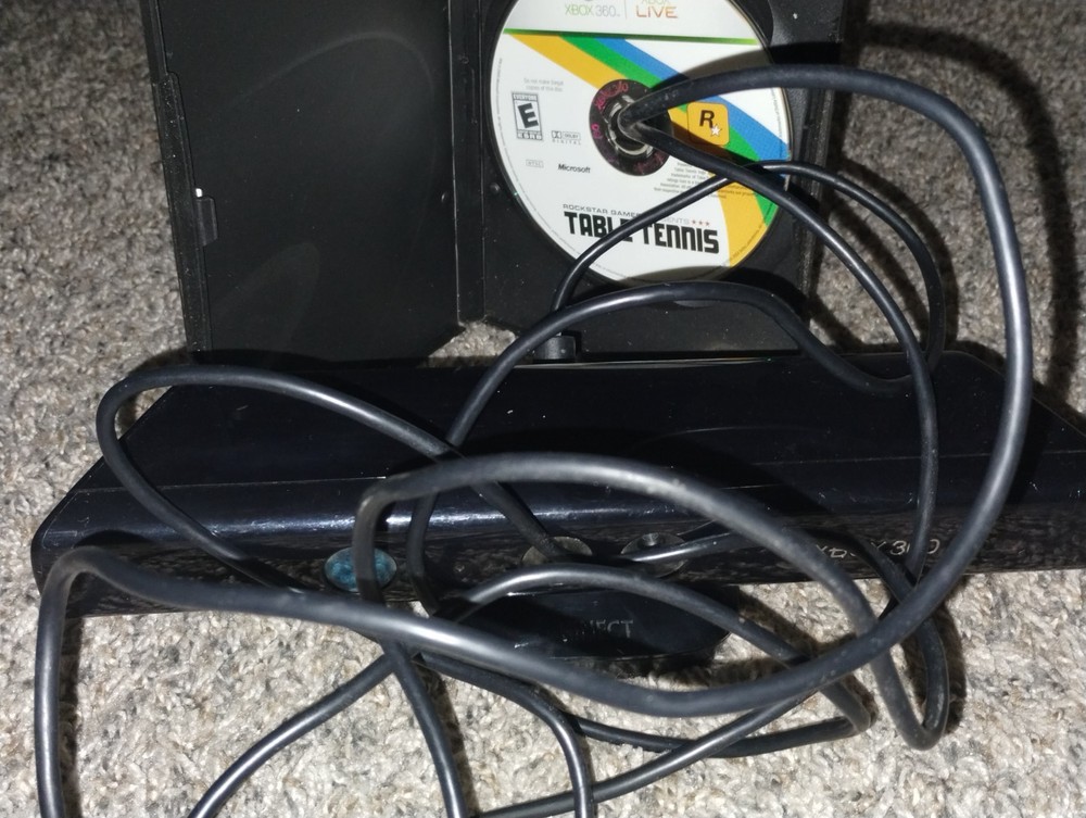 Microsoft Kinect Sensor for XBox 360+ ROCKSTAR table tennis disc only