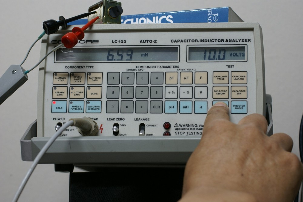 Sencore LC102 Capacitor and Inductor Analyzer working in good order (Read)