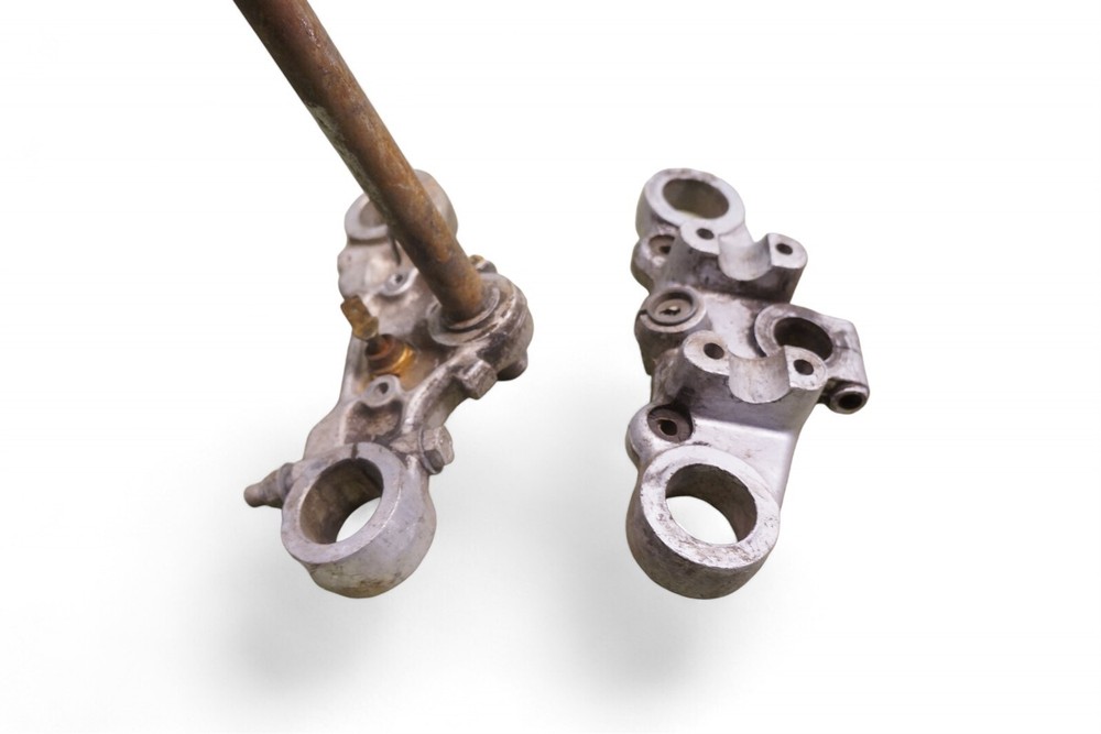 Triumph Aluminum triple tree top lower *2868
