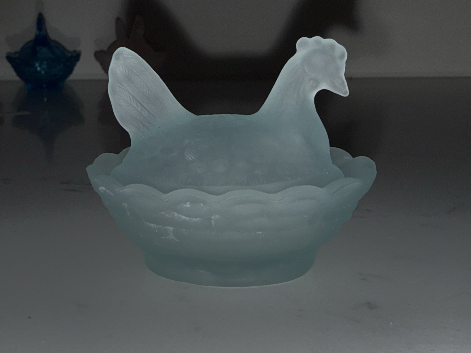 Boyd Crystal Valor Satin Hen On Nest