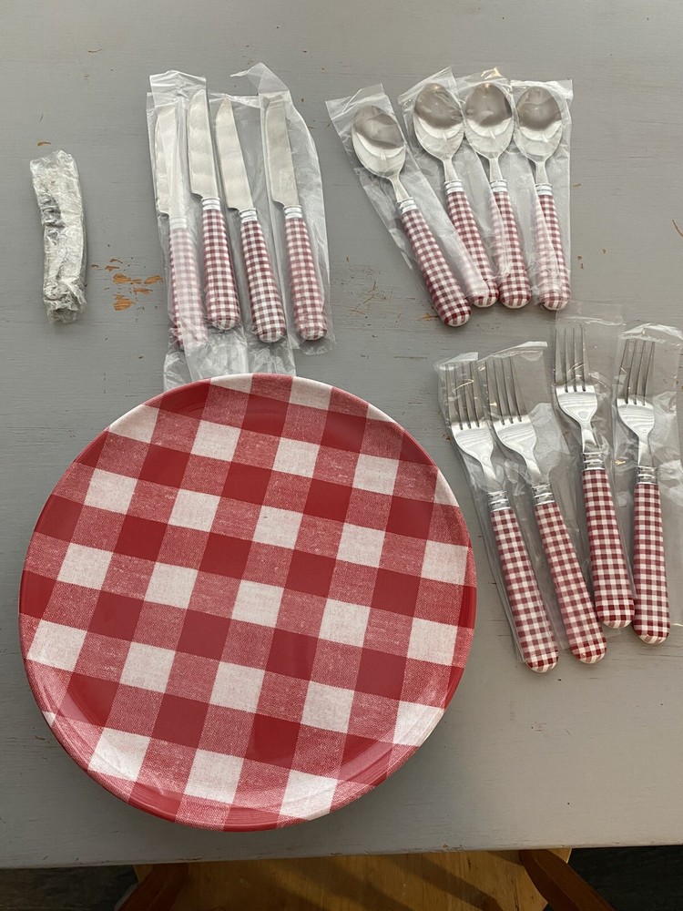 4 Person Table Set with Plates and Flatware